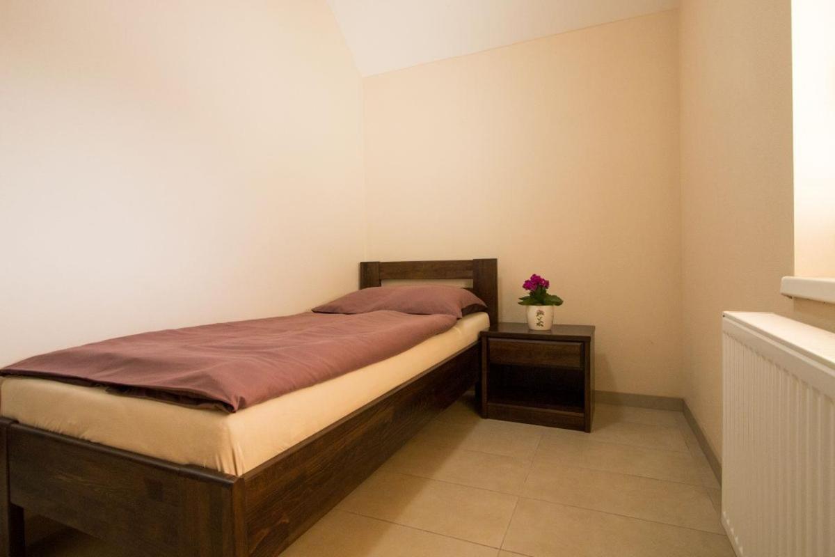 Restauracia-Penzion Altana Ludanice Buitenkant foto