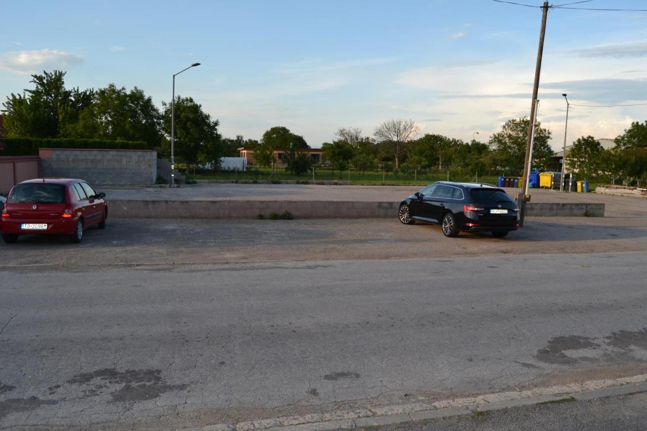 Restauracia-Penzion Altana Ludanice Buitenkant foto