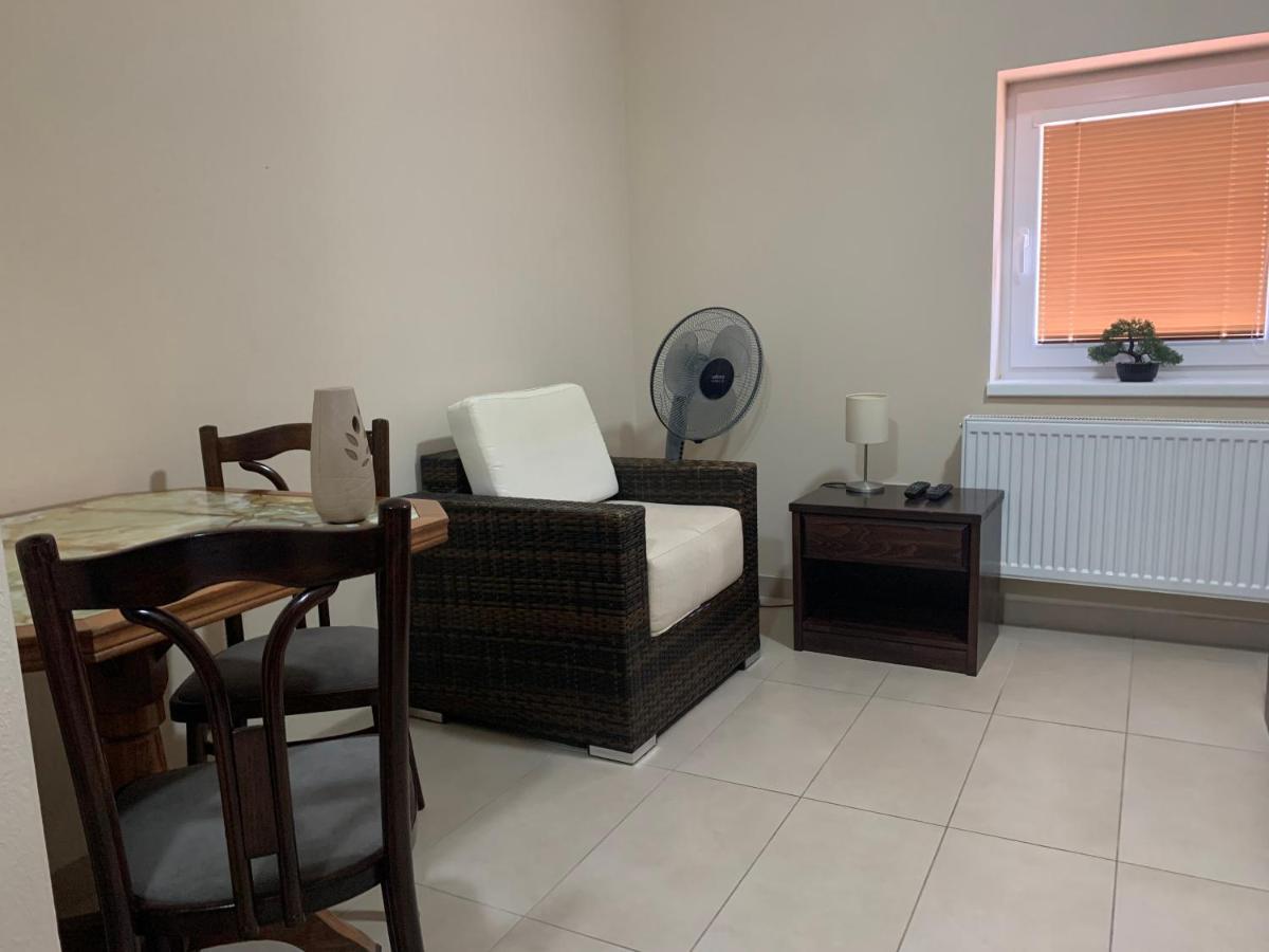 Restauracia-Penzion Altana Ludanice Buitenkant foto
