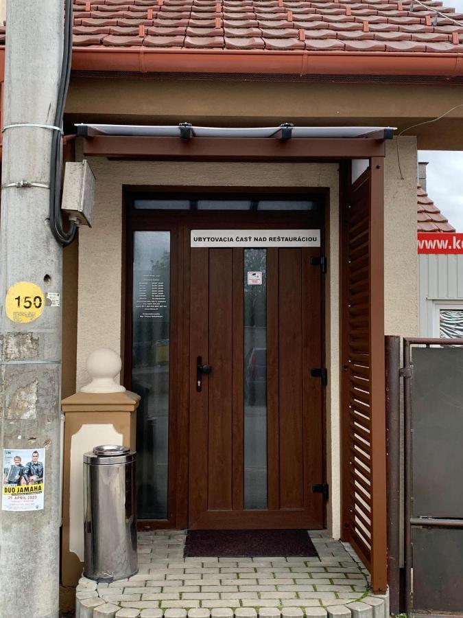 Restauracia-Penzion Altana Ludanice Buitenkant foto